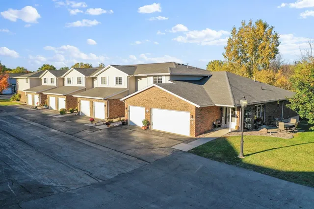 $299,900 | 2543 Telluride Trail, Unit P, Green Bay, WI 54313