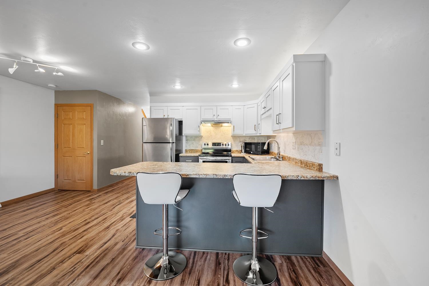 2543 Telluride Trail, Unit P Green Bay, WI 54313 - Photo 5 of 35