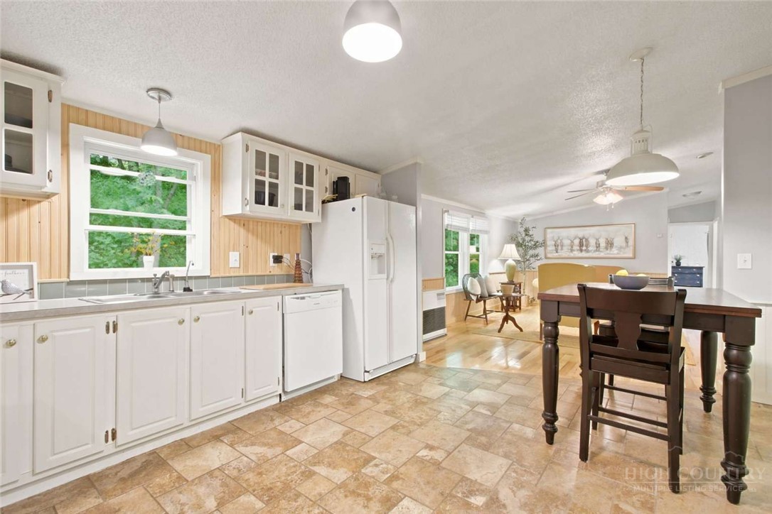 984 Cobbs Creek Road Boone, NC 28607 - Photo 9 of 25