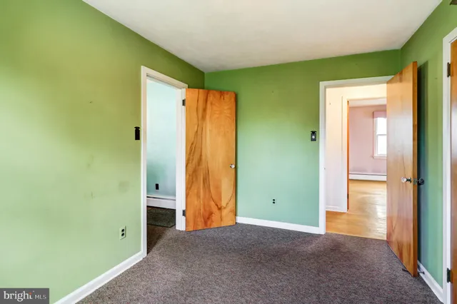 a view of room with window and ceiling fan