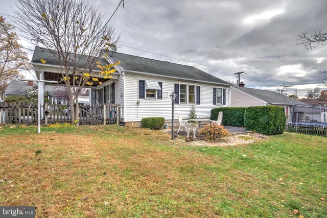 a view of a house with a yard and plants