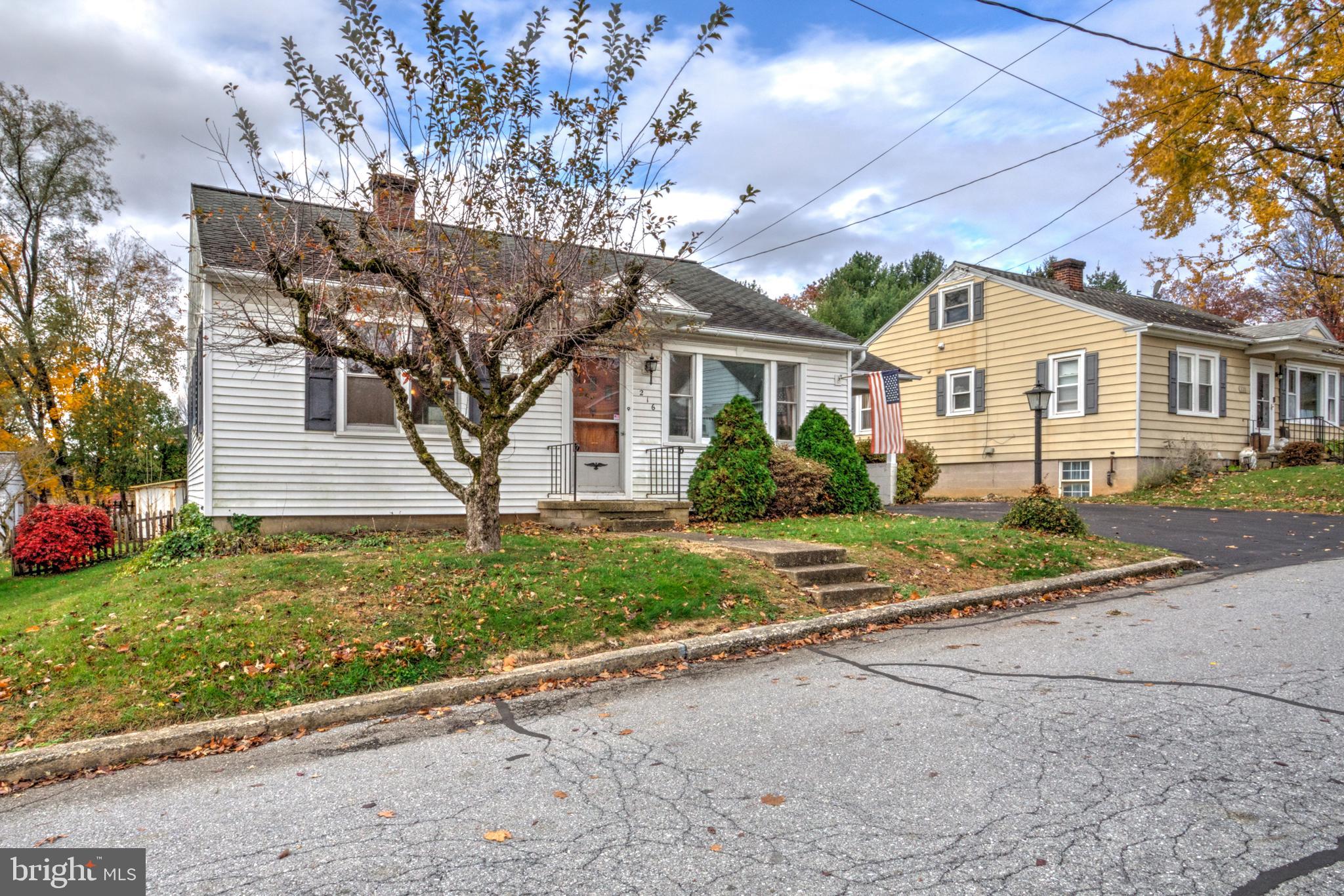 216 North Pitt Street Manheim, PA 17545 - Photo 3 of 30 front view of a house with a yard