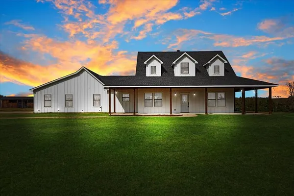 a view of a back yard of the house