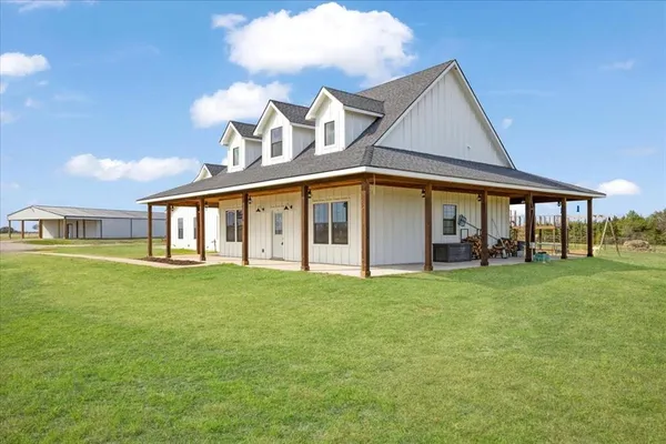 a view of a house with a backyard