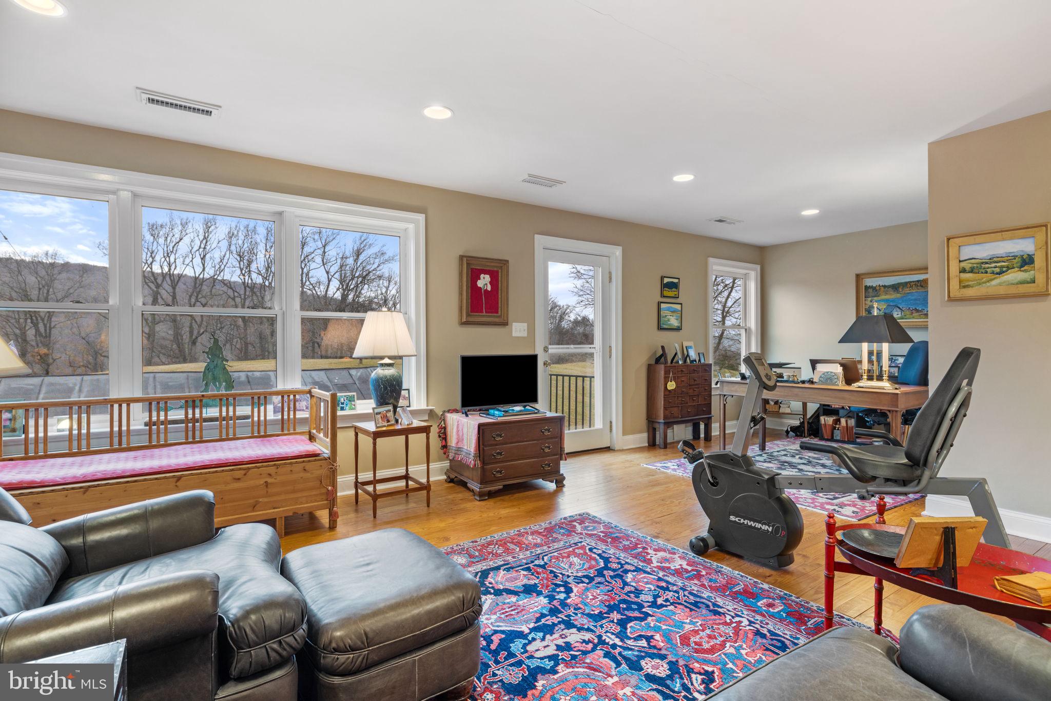 2294 Leeds Manor Road Markham, VA 22643 - Photo 48 of 97 Sitting room of suite