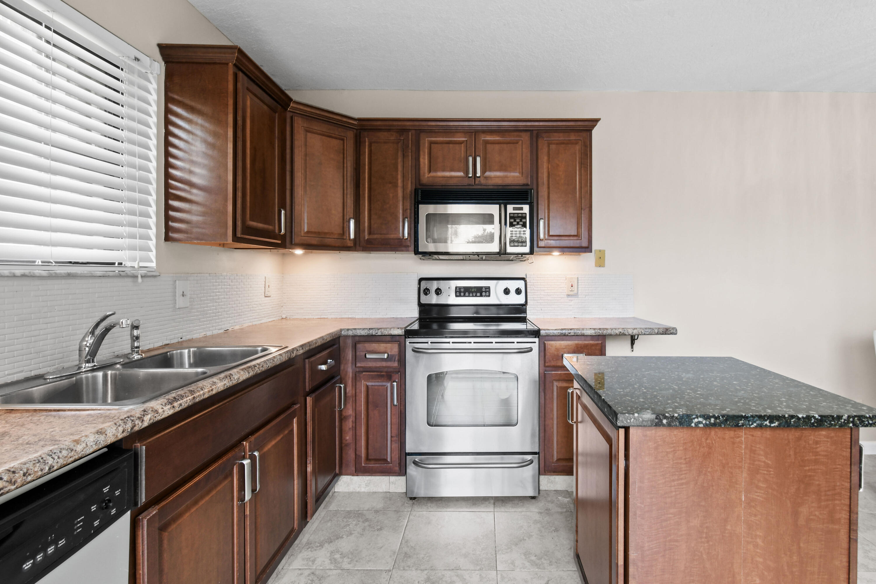 110 North Delaware Boulevard, Unit 9B Jupiter, FL 33458 - Photo 11 of 42 110NDelawareBlvd#9B(16)