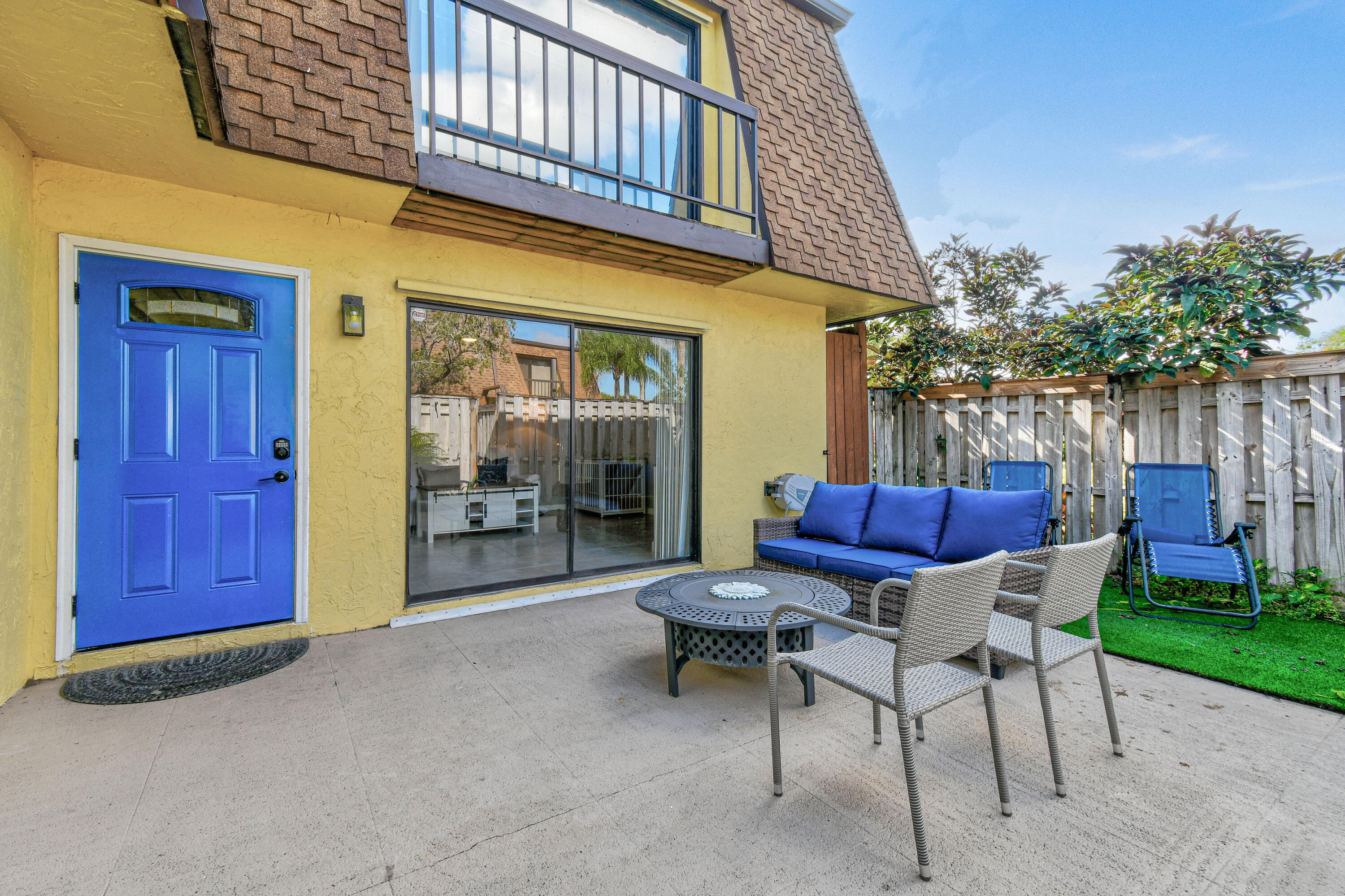 110 North Delaware Boulevard, Unit 9B Jupiter, FL 33458 - Photo 2 of 42 Courtyard