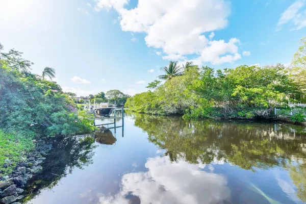 $339,900 | 110 North Delaware Boulevard, Unit 9B, Jupiter, FL 33458