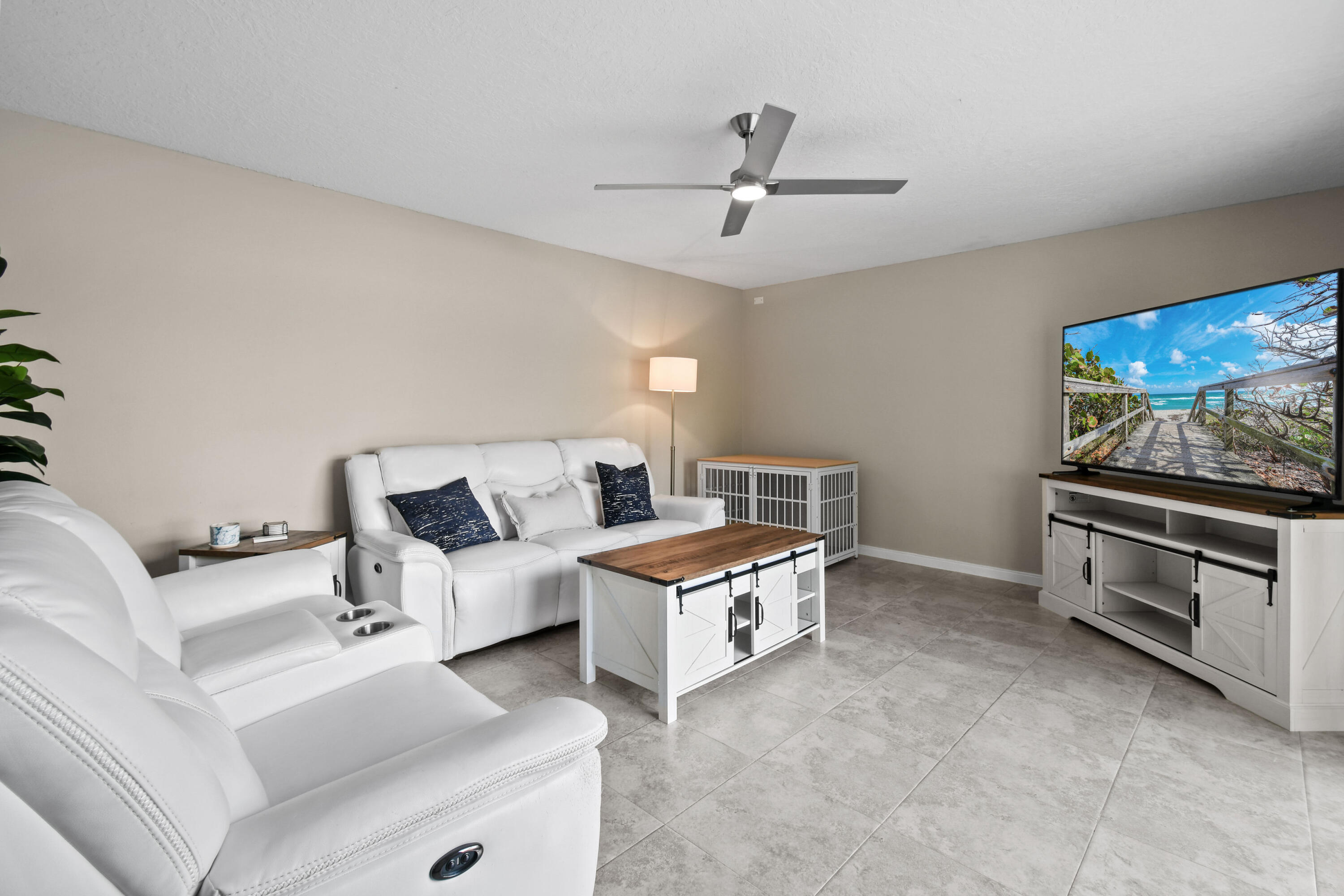 110 North Delaware Boulevard, Unit 9B Jupiter, FL 33458 - Photo 6 of 42 110NDelawareBlvd#9B(8)