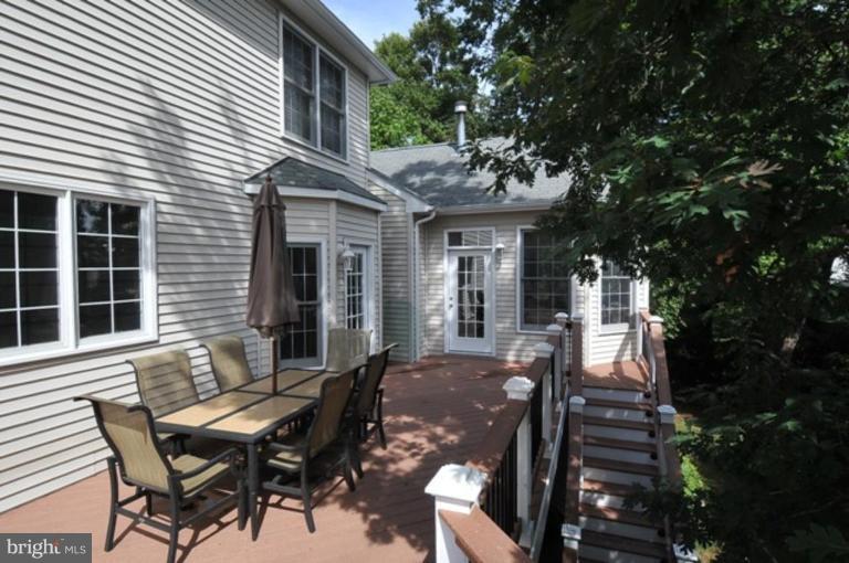 1937 Byrd Road Vienna, VA 22182 - Photo 22 of 23 Deck
