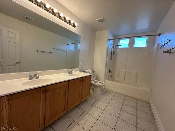 $2,100 | 9763 Waukegan Avenue, Las Vegas, NV 89148