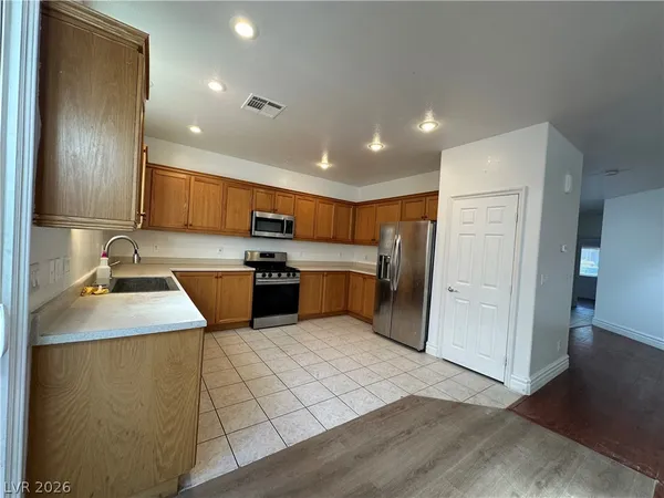 $2,100 | 9763 Waukegan Avenue, Las Vegas, NV 89148