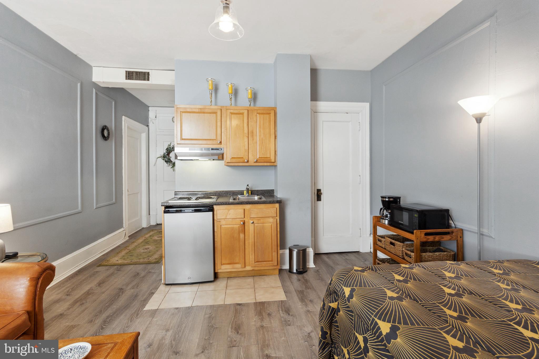 1324 Locust Street, Unit 1517 Philadelphia, PA 19107 - Photo 11 of 25 Gallery Image 11