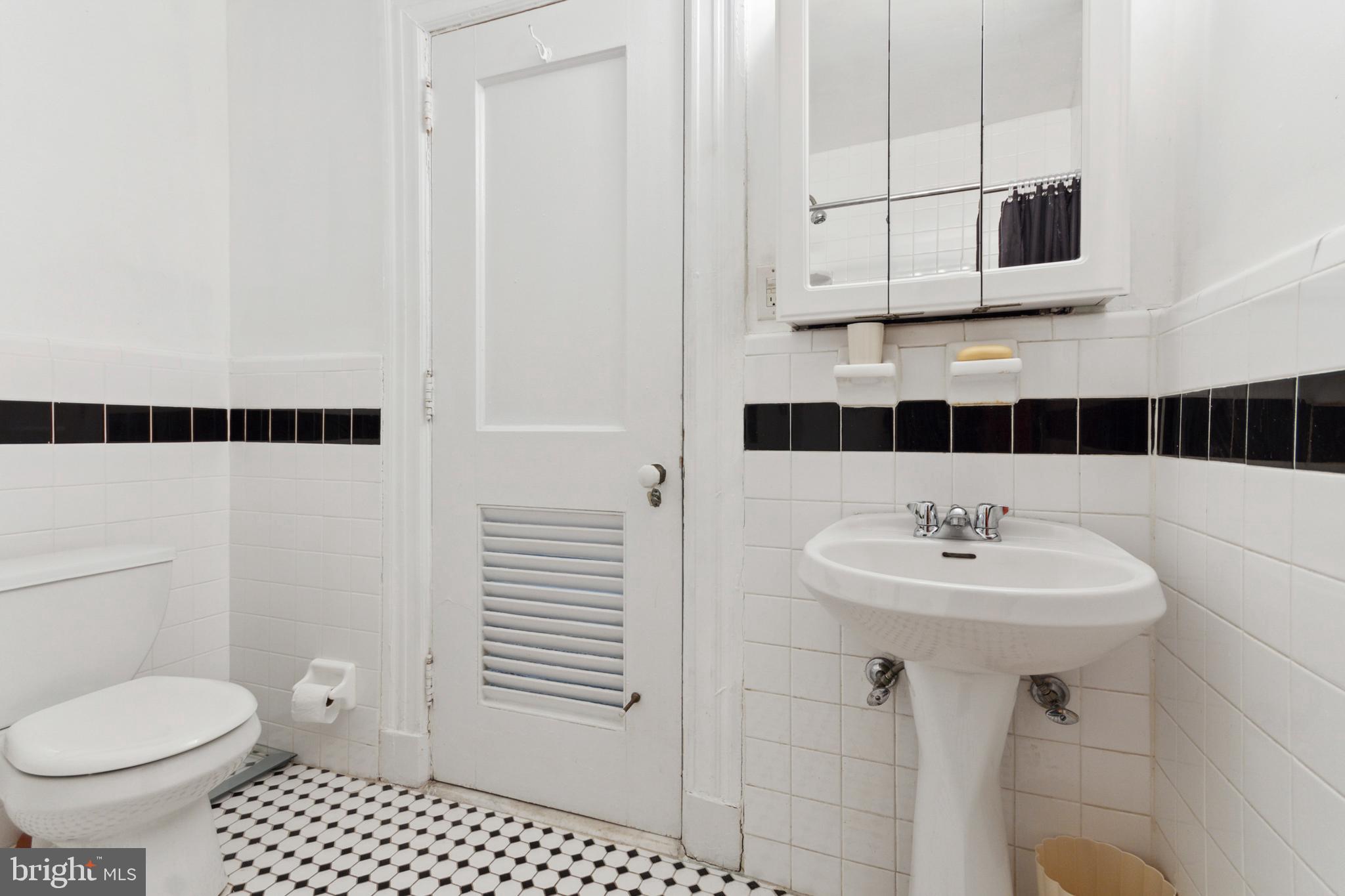 1324 Locust Street, Unit 1517 Philadelphia, PA 19107 - Photo 23 of 25 Gallery Image 23