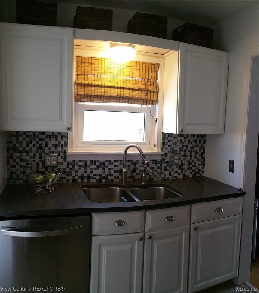 1642 Oxford Road Berkley, MI 48072 - Photo 8 of 26 20160405_141629.jpg