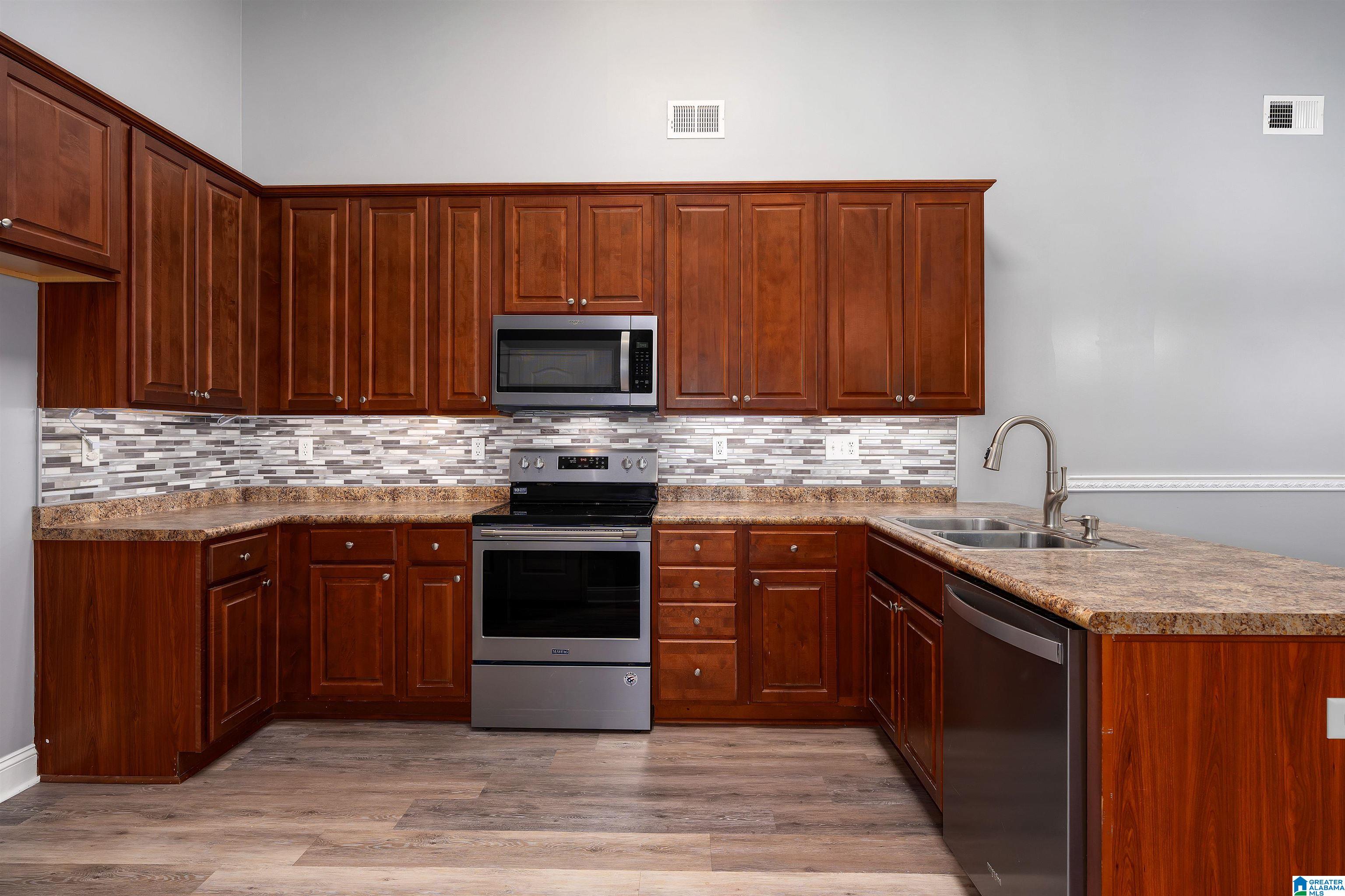 328 Vincent Street Alabaster, AL 35007 - Photo 6 of 24