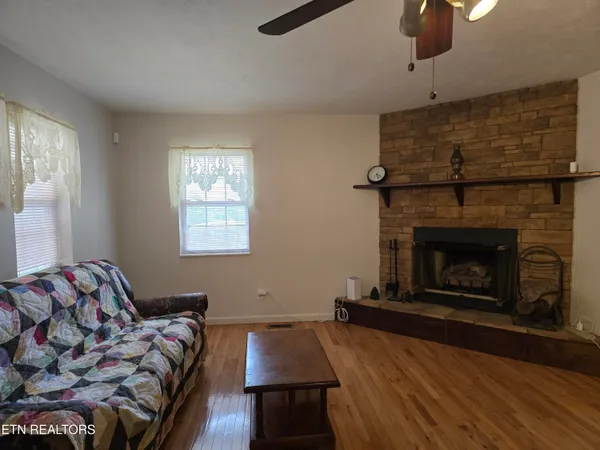 $459,900 | 332 Sleepy Hollow, Sneedville, TN 37869