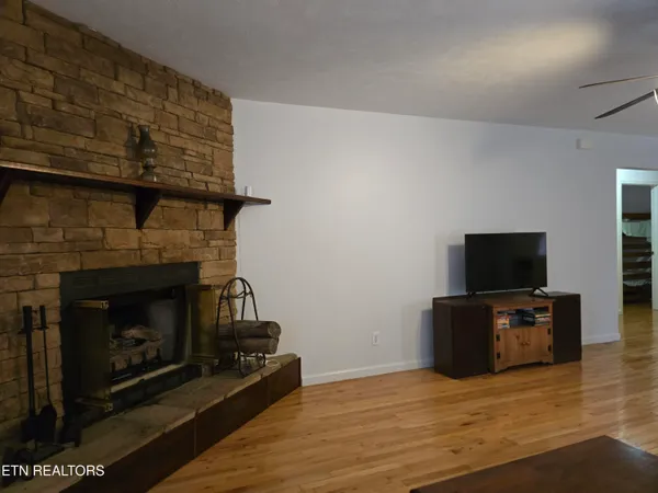 $459,900 | 332 Sleepy Hollow, Sneedville, TN 37869