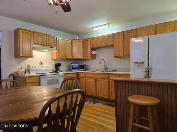 $459,900 | 332 Sleepy Hollow, Sneedville, TN 37869