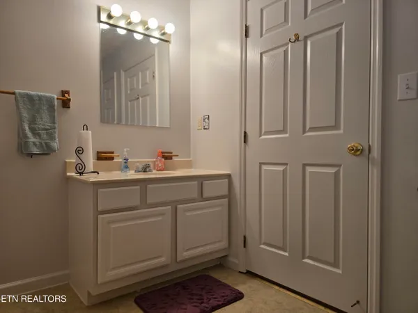 $459,900 | 332 Sleepy Hollow, Sneedville, TN 37869