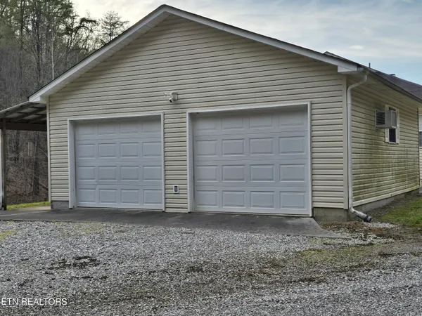 $459,900 | 332 Sleepy Hollow, Sneedville, TN 37869