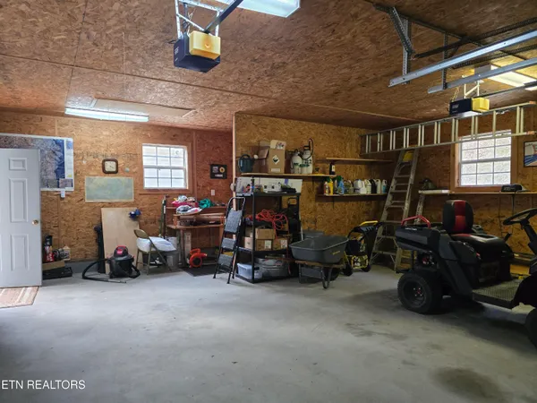 $459,900 | 332 Sleepy Hollow, Sneedville, TN 37869