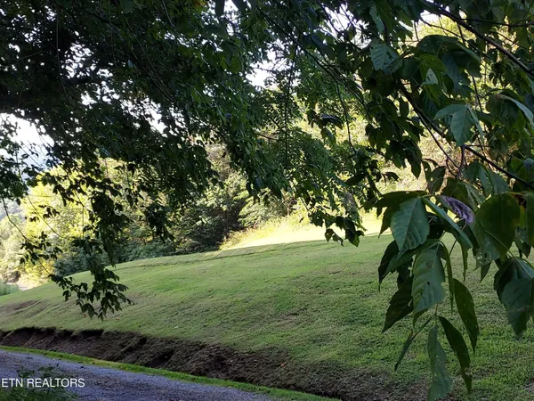 $459,900 | 332 Sleepy Hollow, Sneedville, TN 37869