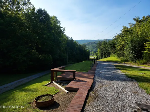 $459,900 | 332 Sleepy Hollow, Sneedville, TN 37869