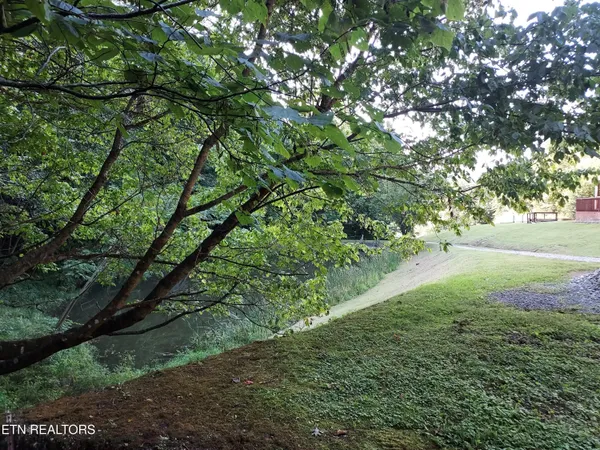 $459,900 | 332 Sleepy Hollow, Sneedville, TN 37869