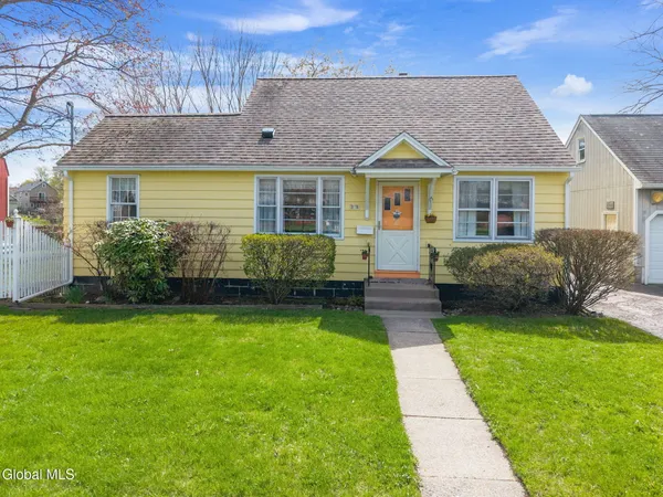 $215,000 | 15 Albermarle Road, Scotia, NY 12302