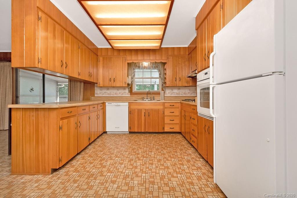 787 Gallimore Road Brevard, NC 28712 - Photo 5 of 31 Gallery Image 5
