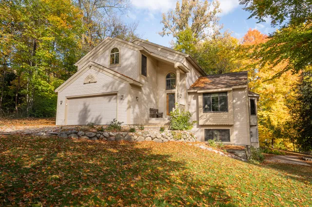 $875,000 | 10029 Wildwood Court, Richland, MI 49083