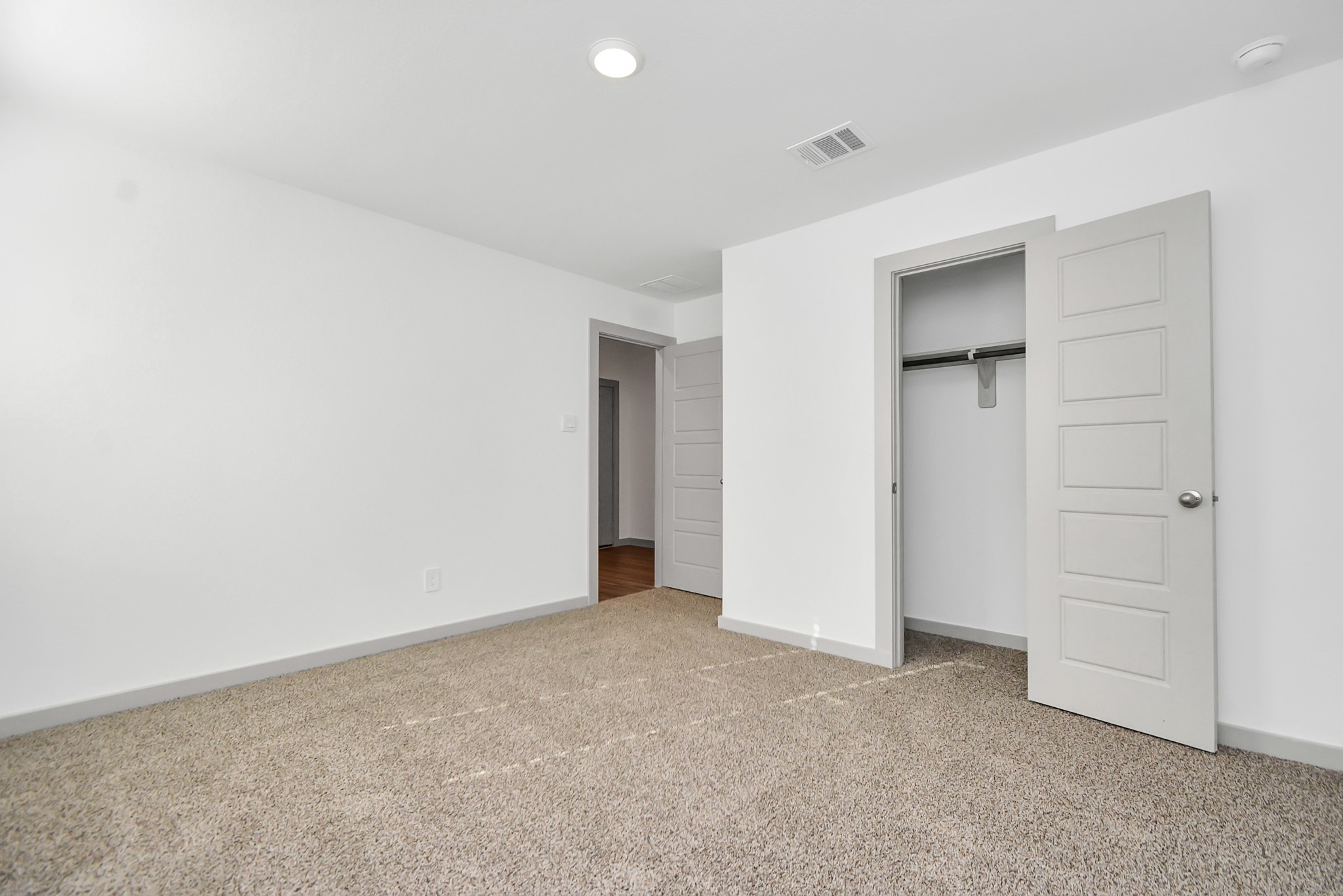 1114 Hughes Crossing Drive Rosharon, TX 77583 - Photo 7 of 32