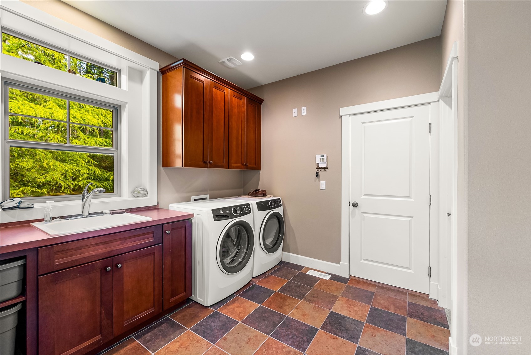 6900 Southeast Mullenix Road Port Orchard, WA 98367 - Photo 38 of 40 Gallery Image 38