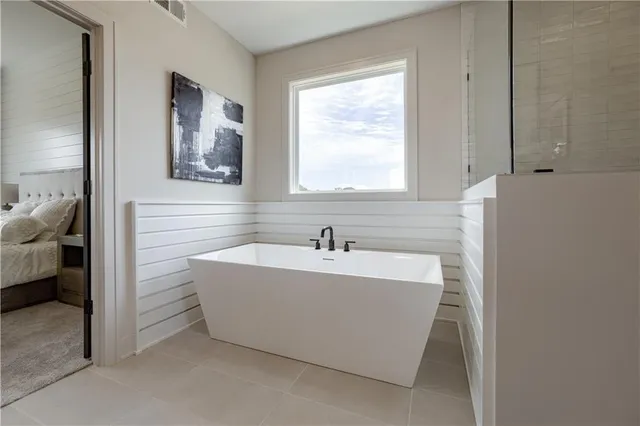 $899,950 | 5154 Northwest 47 Terrace, Riverside, MO 64150