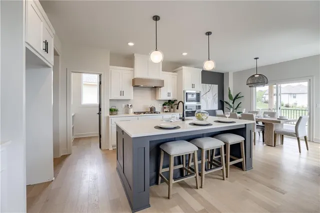 $899,950 | 5154 Northwest 47 Terrace, Riverside, MO 64150