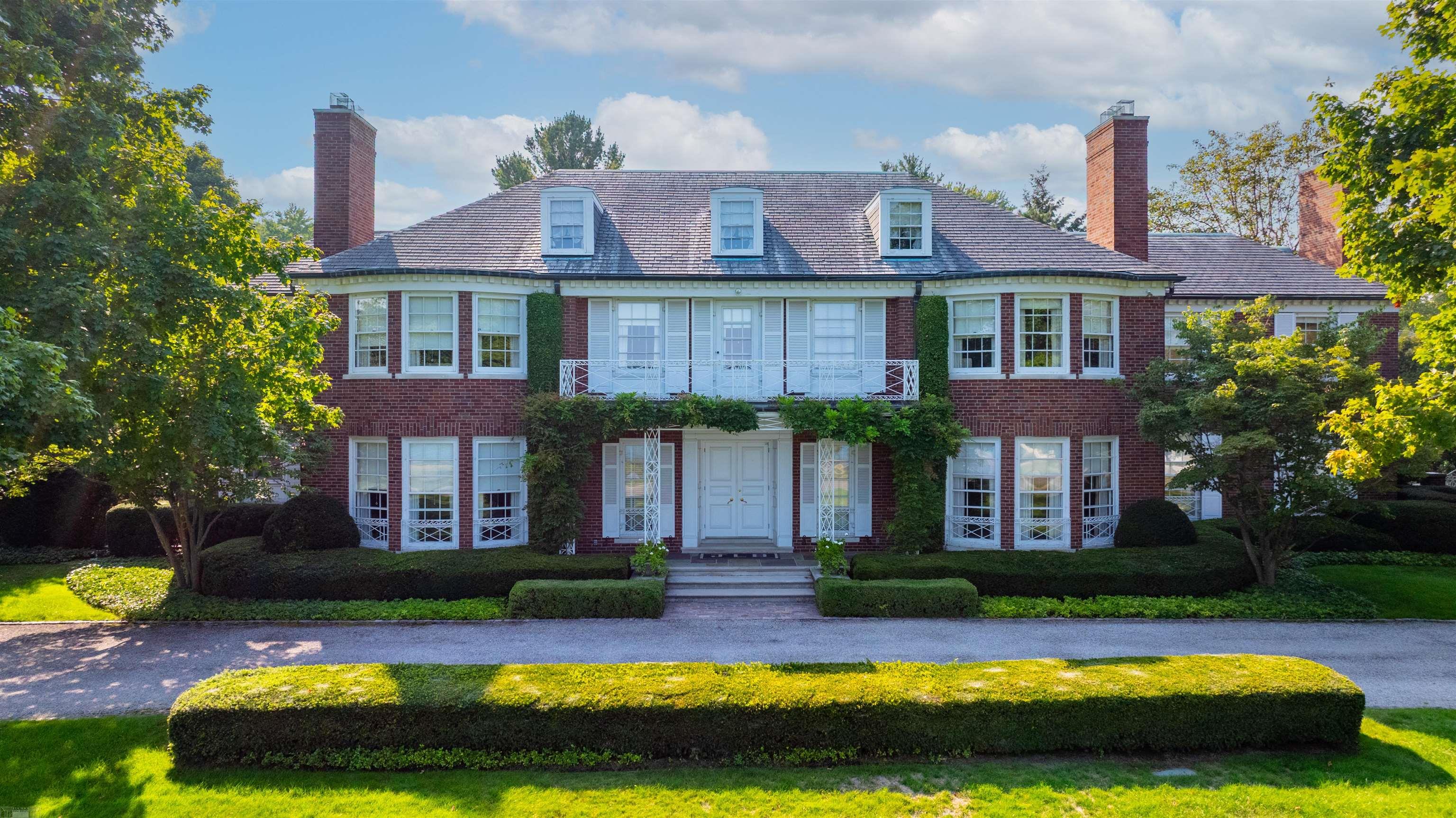 309 Lake Shore Road Grosse Pointe Farms, MI 48236 - Photo 1 of 5