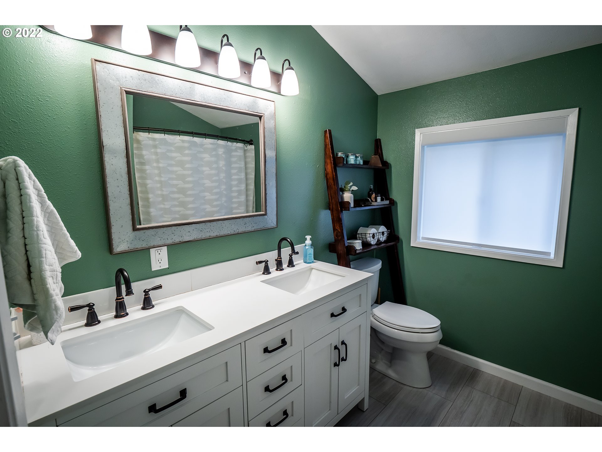 24514 Butler Road Junction City, OR 97448 - Photo 23 of 32 Bathroom