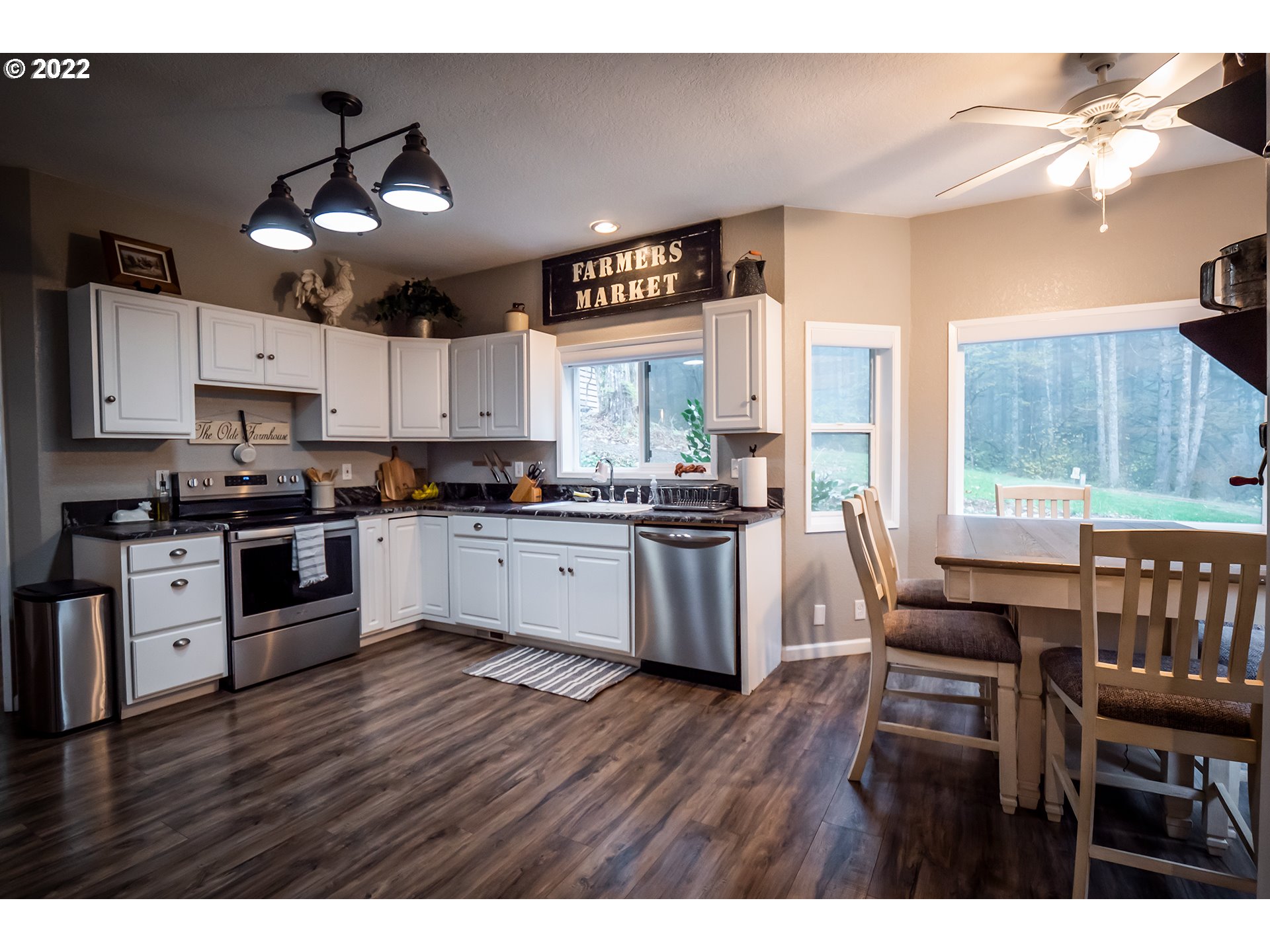 24514 Butler Road Junction City, OR 97448 - Photo 9 of 32 Kitchen/Dining Room