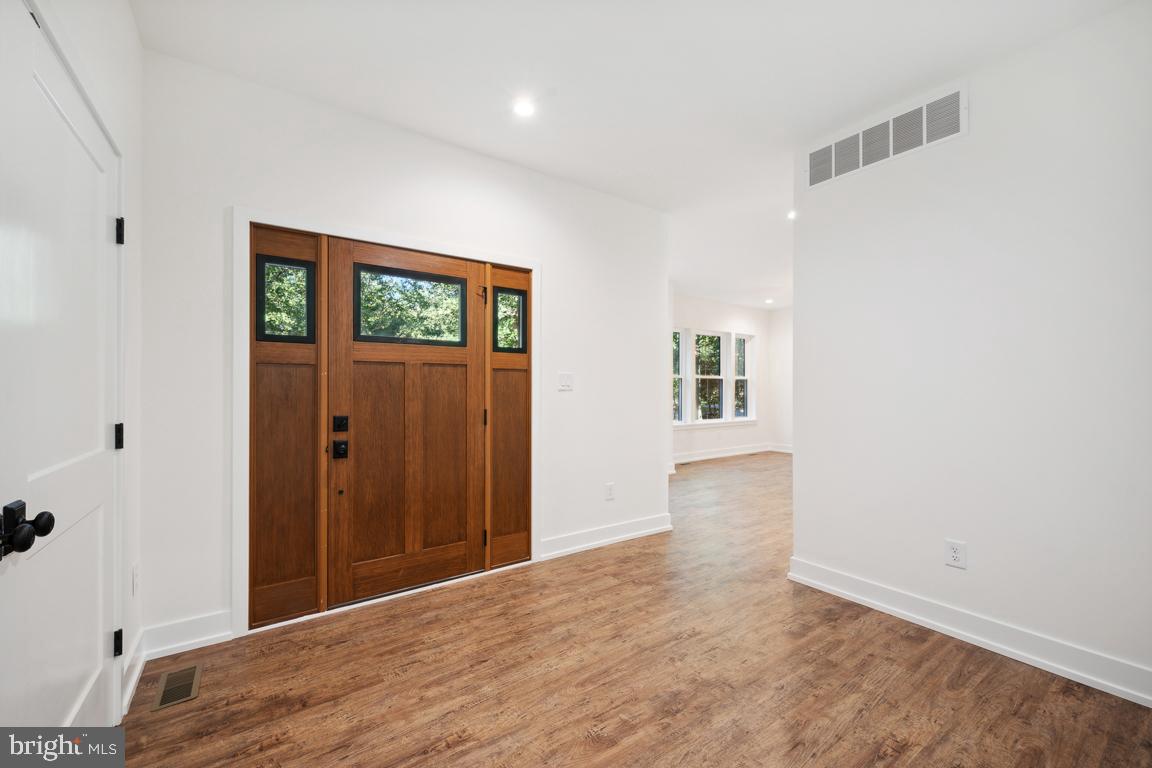 44 Washington Way Tabernacle, NJ 08088 - Photo 5 of 31 Foyer