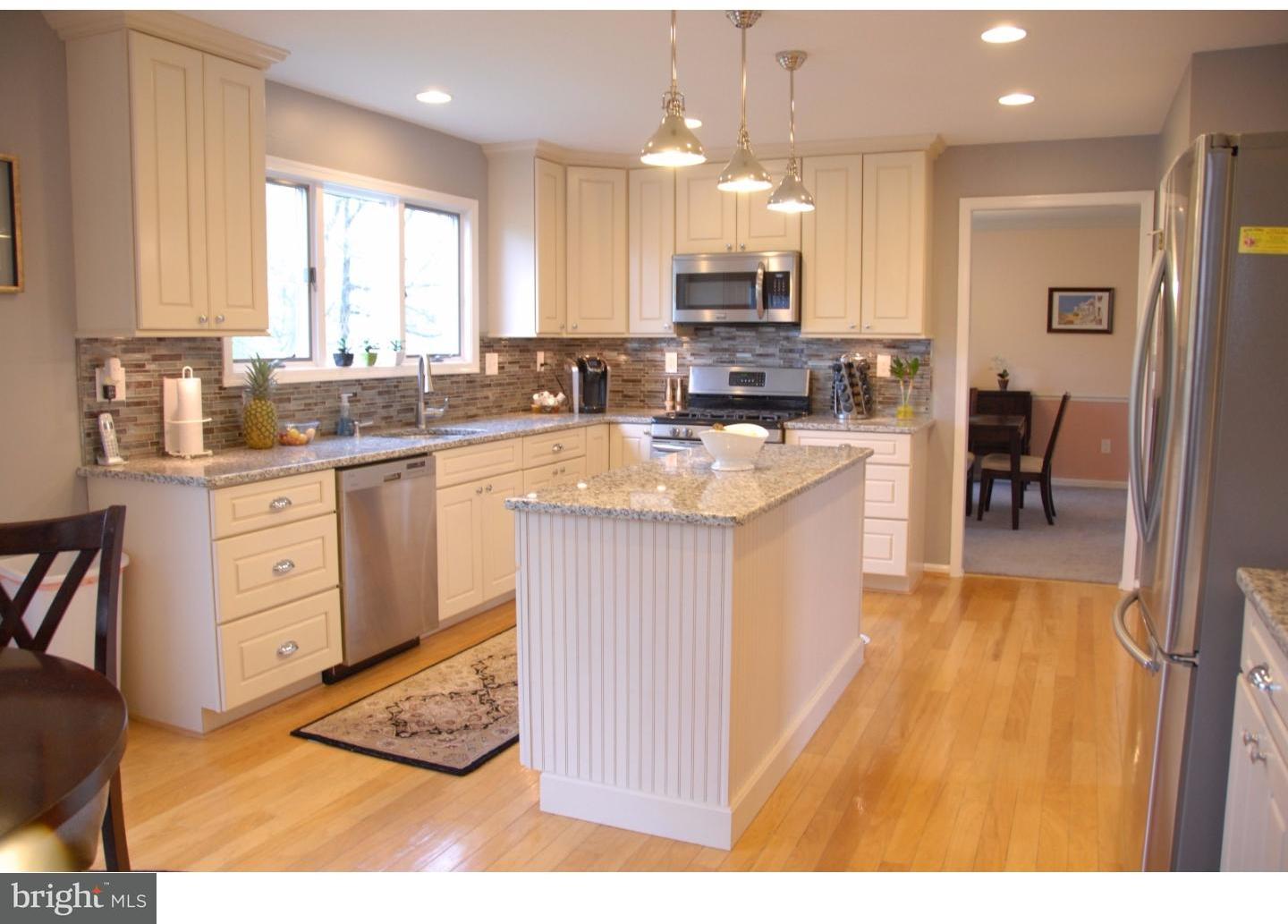 34 Rocking Horse Way Holland, PA 18966 - Photo 3 of 11 Kitchen
