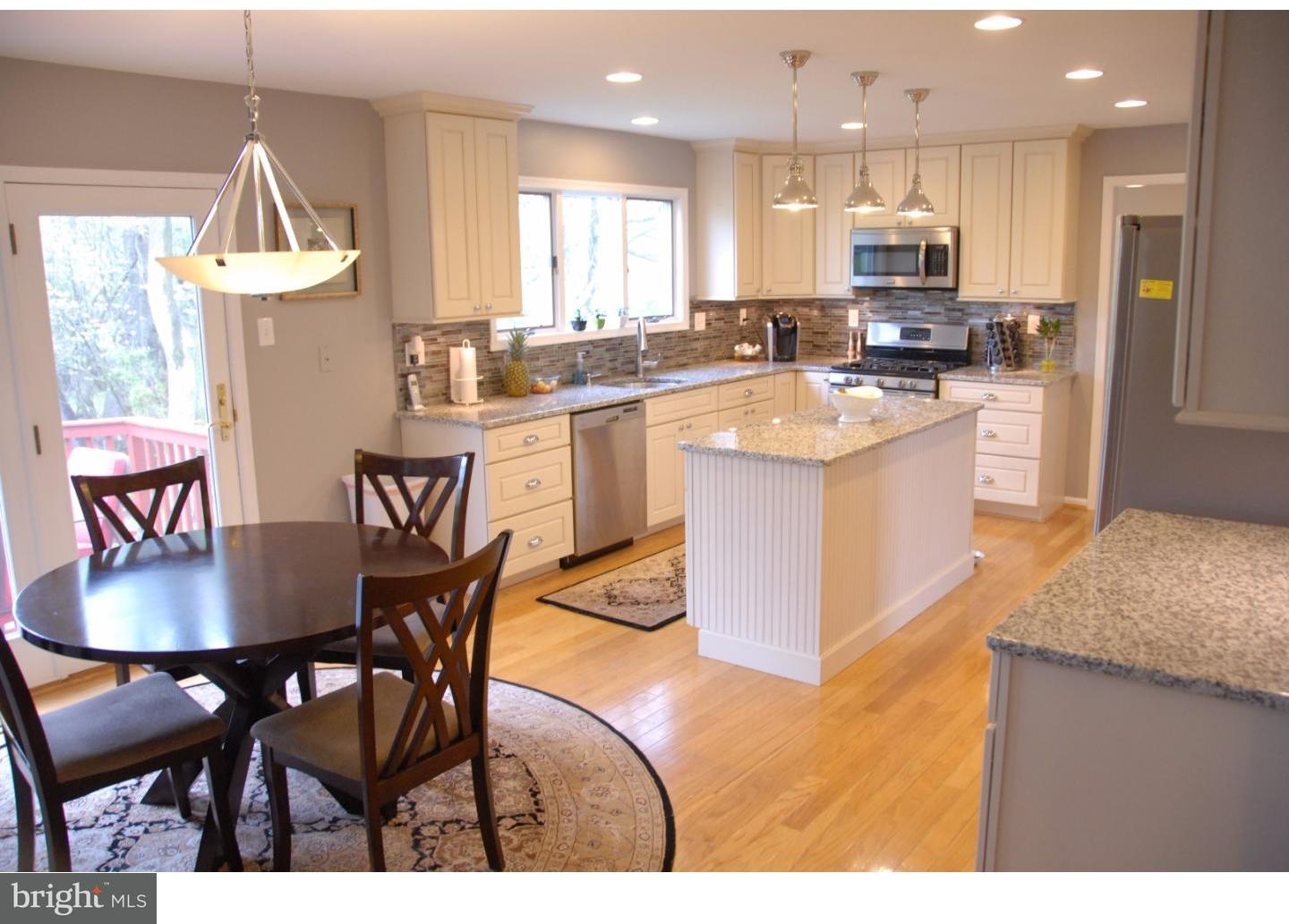 34 Rocking Horse Way Holland, PA 18966 - Photo 4 of 11 Kitchen