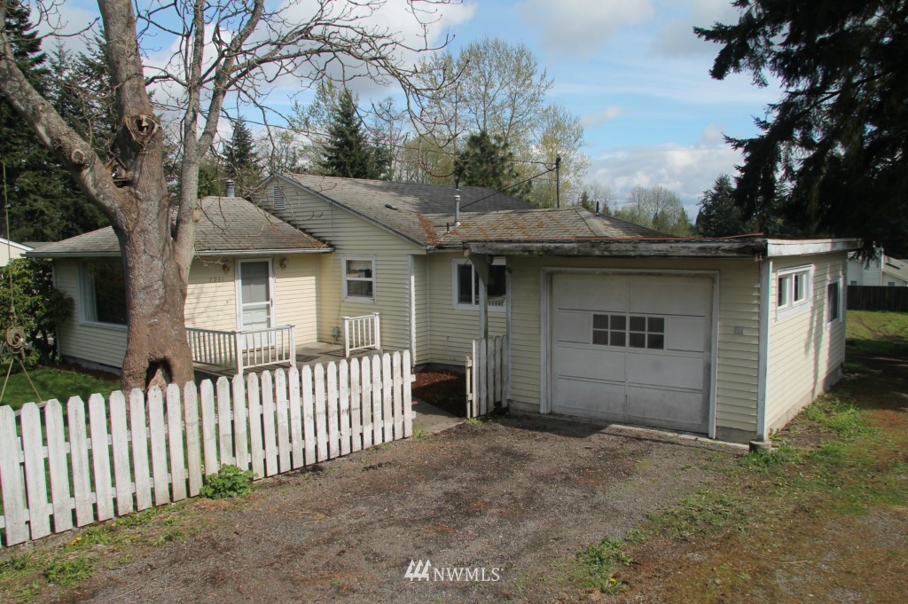 7931 Upper Ridge Road Everett, WA 98203 - Photo 1 of 13