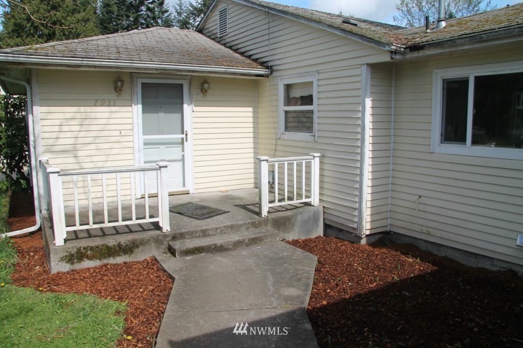 7931 Upper Ridge Road Everett, WA 98203 - Photo 7 of 13