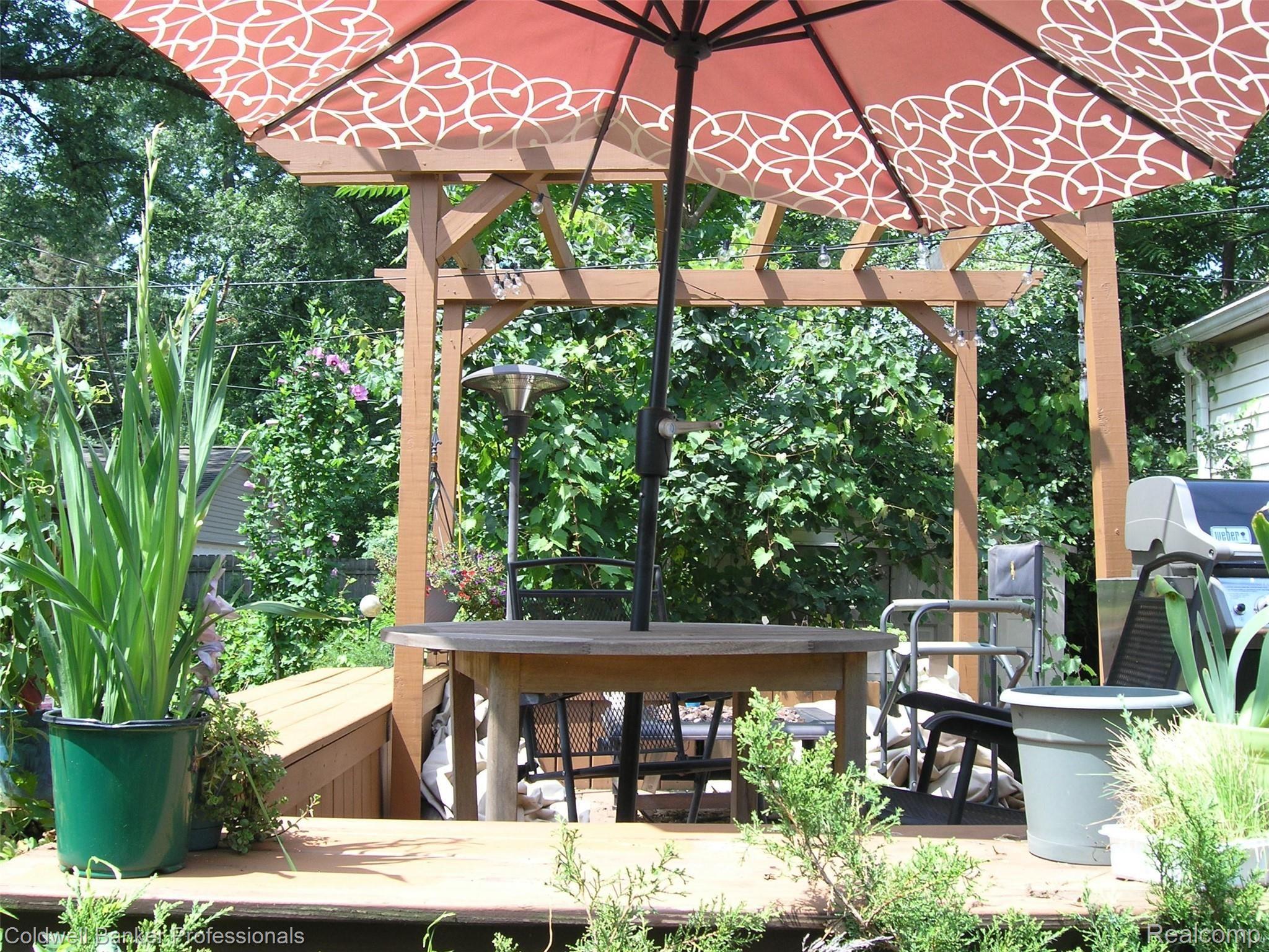 2173 Earlmont Road Berkley, MI 48072 - Photo 24 of 34 Pergola on Deck