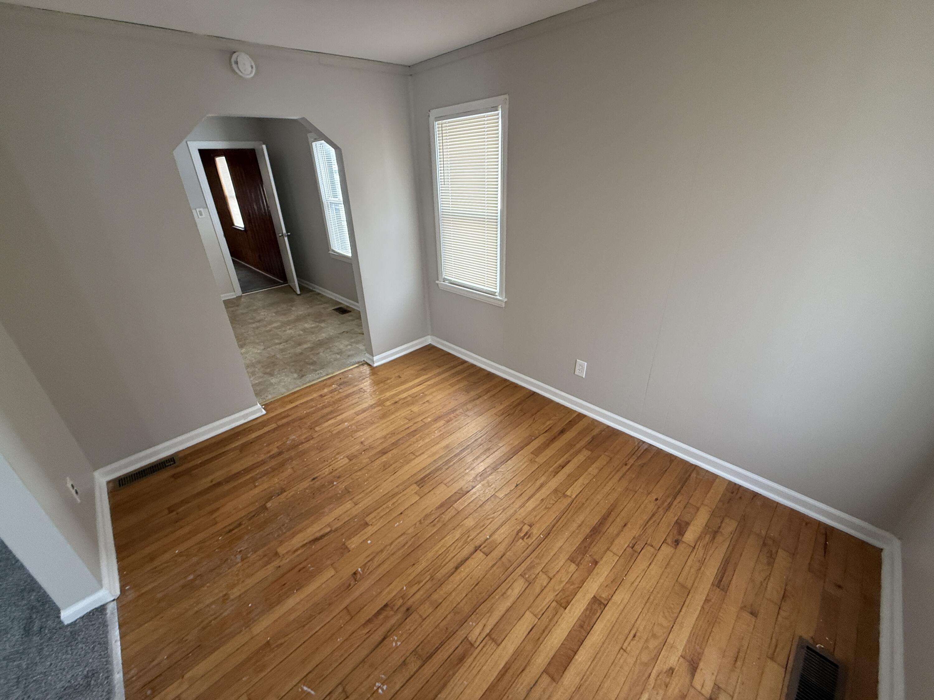 24360 Flower Avenue Eastpointe, MI 48021 - Photo 11 of 17 IMG_2069