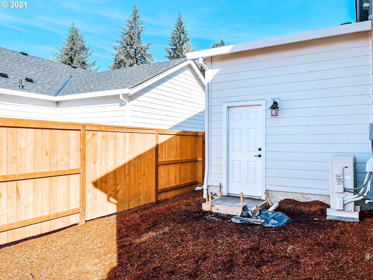 2917 North Mccanta Way Ridgefield, WA 98642 - Photo 22 of 22 a backyard of a house with table and chairs