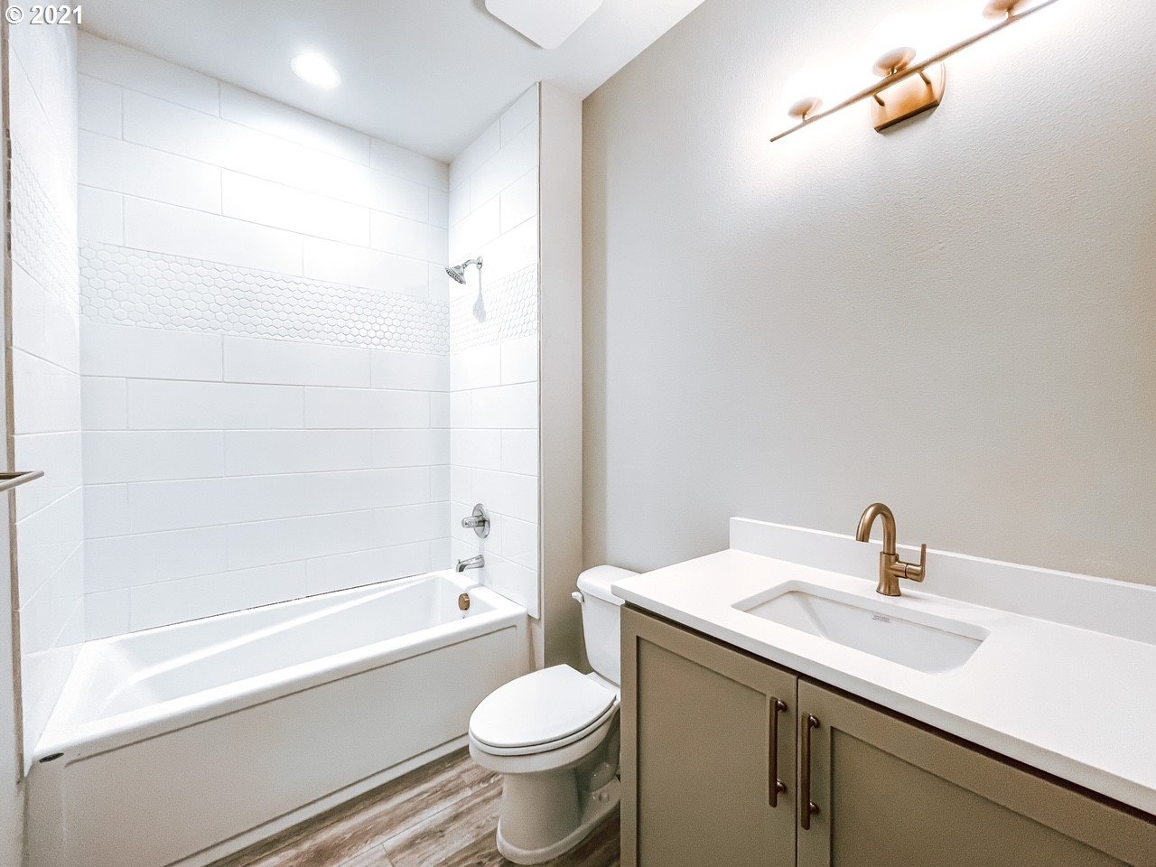 2917 North Mccanta Way Ridgefield, WA 98642 - Photo 5 of 22 a bathroom with a sink a toilet and shower