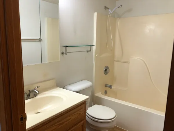 $1,800 | 1113 East Division Street, Unit 3C, Lockport, IL 60441