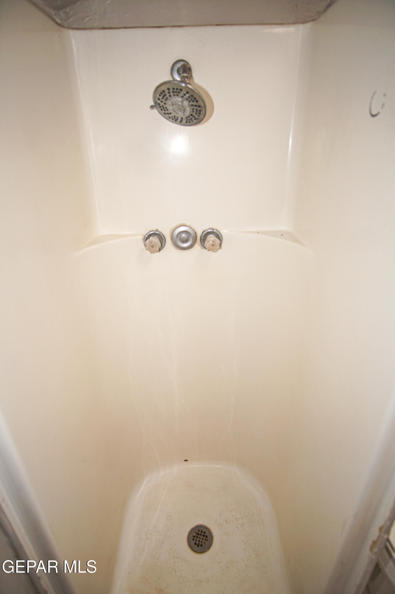 7161 Dale Road, Unit 2 El Paso, TX 79915 - Photo 5 of 13 5. Bathroom